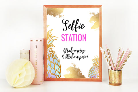 Selfie Station Sign - Gold Pineapple