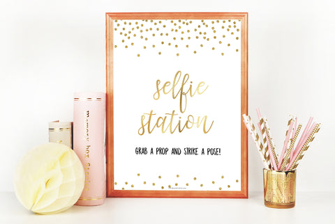 Selfie Station Sign - Gold Foil